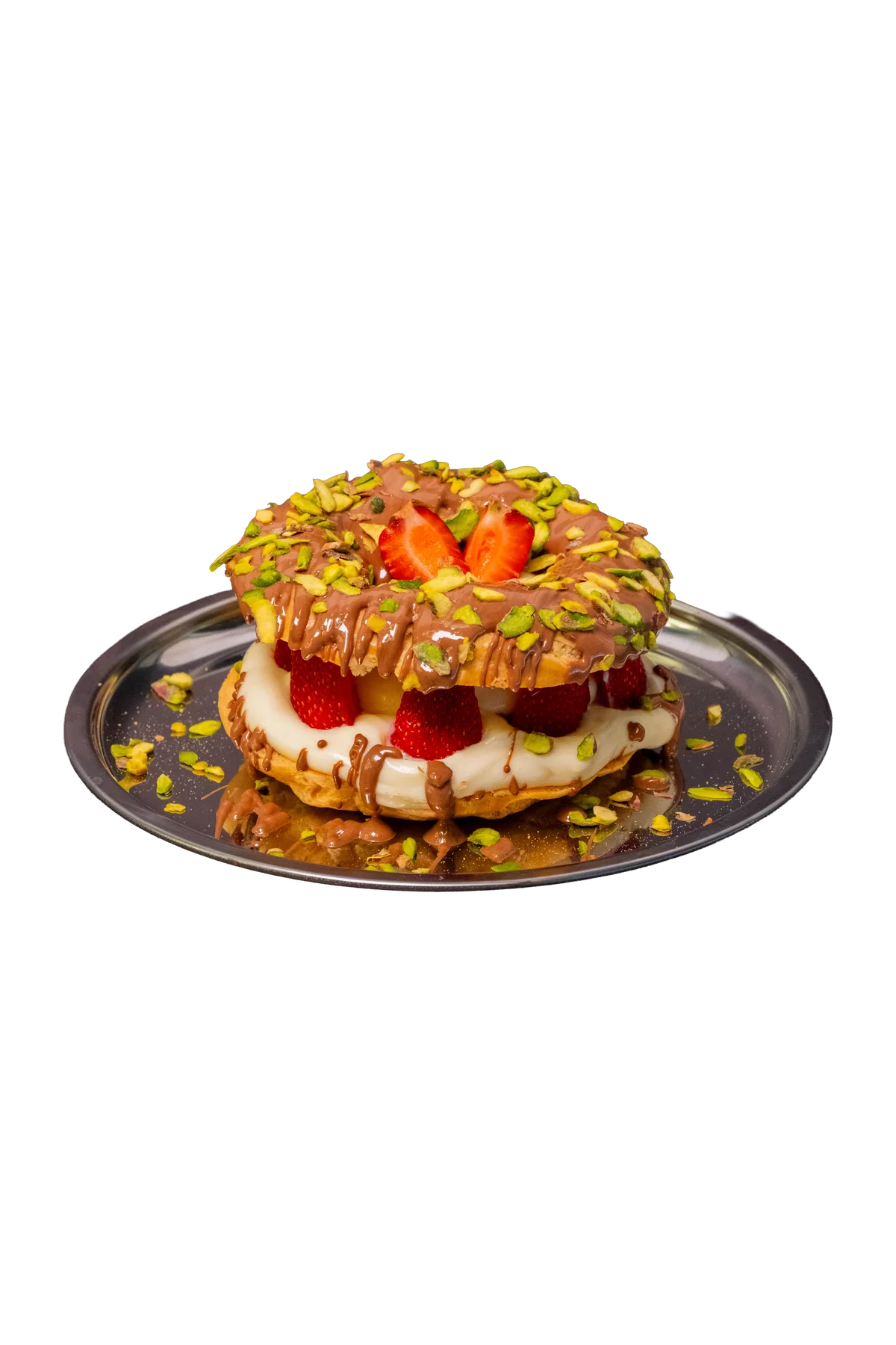 Çilek ve fıstıkla sunulan Paris Brest